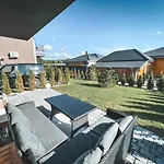 Shine Apartment, By Cohost * Palanga