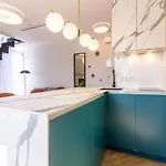 Shine Apartment, By Cohost *