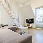 Shine Apartment, By Cohost *