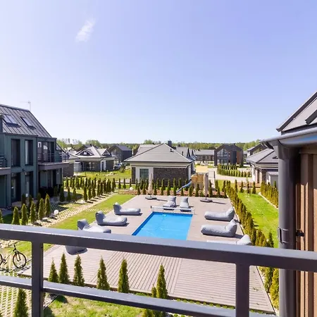 Shine Apartment, By Cohost * פלאנגה