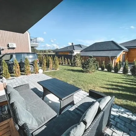 Shine Apartment, By Cohost * 帕兰加