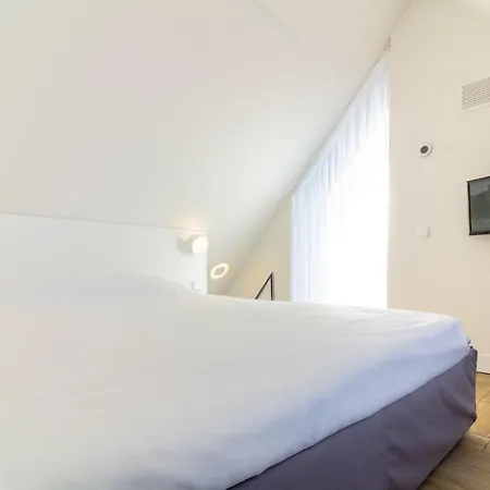 公寓 Shine Apartment, By Cohost