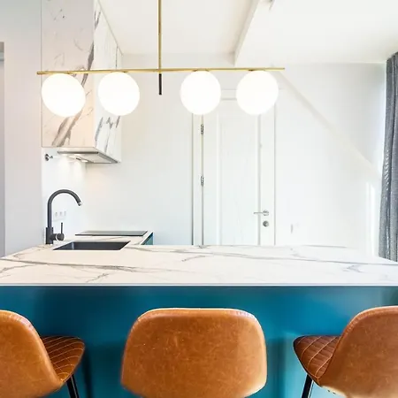 Shine Apartment, By Cohost