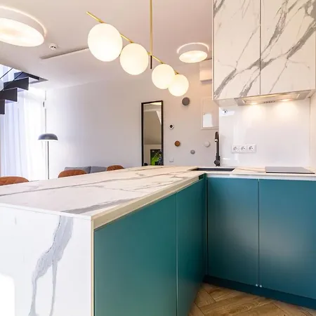 Shine Apartment, By Cohost *