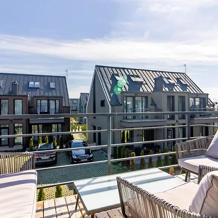 Shine Apartment, By Cohost *