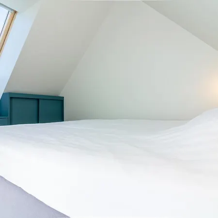 Shine Apartment, By Cohost * 帕兰加