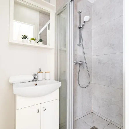 公寓 Shine Apartment, By Cohost