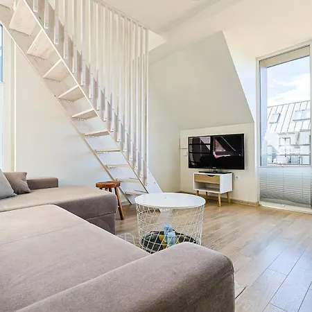 Shine Apartment, By Cohost *