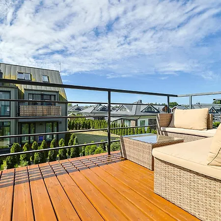 Shine Apartment, By Cohost 公寓 *