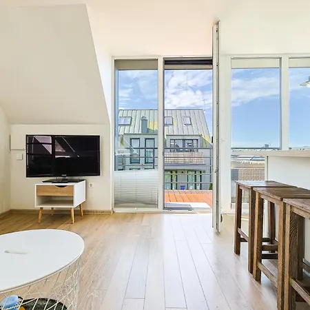 Shine Apartment, By Cohost