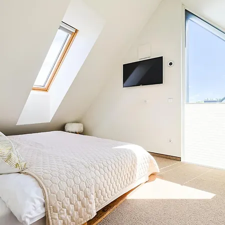 Shine Apartment, By Cohost Daire