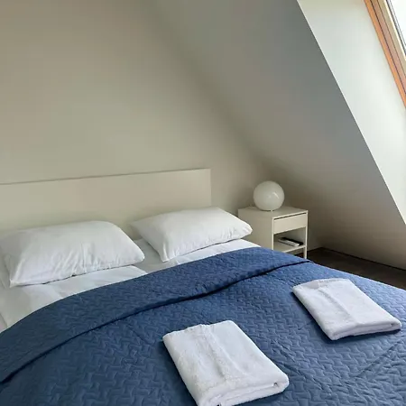 Shine Apartment, By Cohost *
