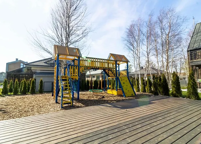 Shine Apartment, By Cohost