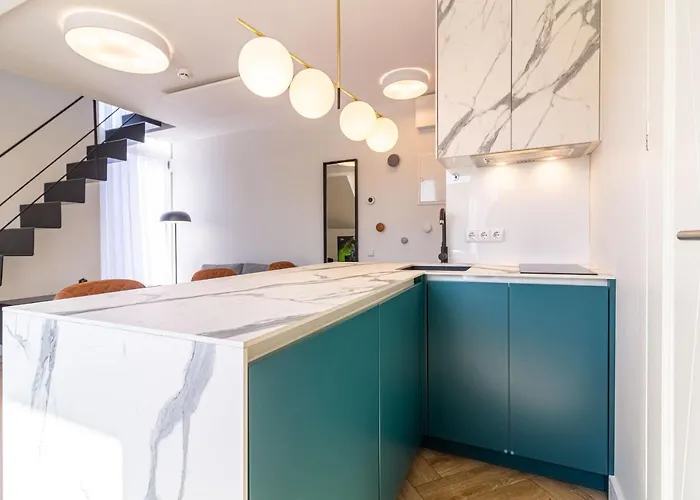 Shine Apartment, By Cohost *