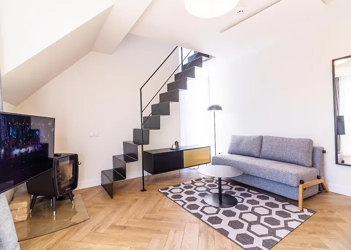 Shine Apartment, By Cohost Palanga