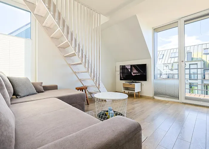 Shine Apartment, By Cohost *