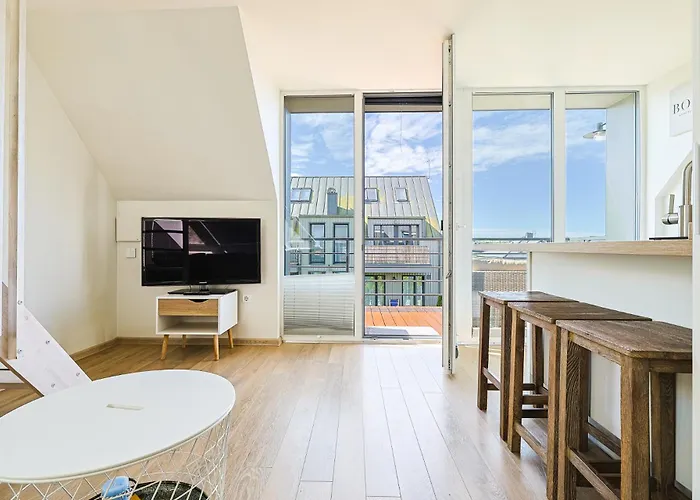 Shine Apartment, By Cohost